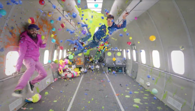 il nuovo video degli OK Go, girato a gravità zero